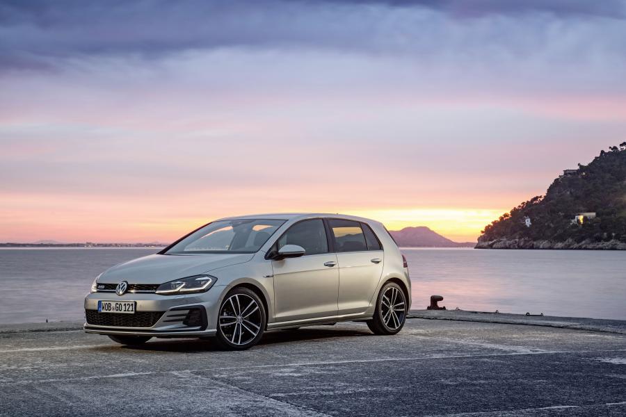  Volkswagen Golf GTD 5-Door 2017 года  (WW) (фото 5 из 58)